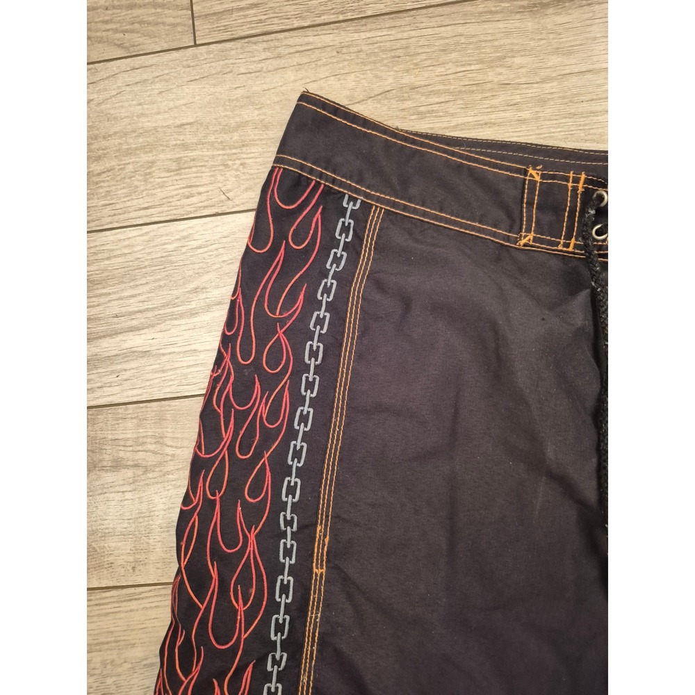 Harley-Davidson Tori Richard Mens Black Red Flame Chain Board Shorts Large VTG - Picture 4 of 10